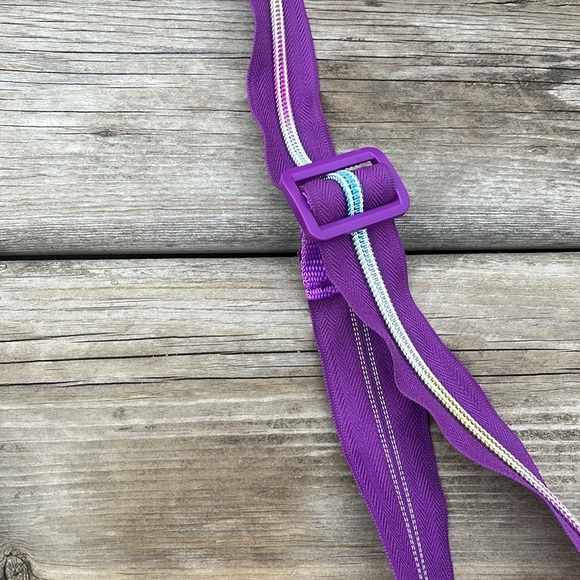 Zipit Crossbody Bag - Picture 7 of 10